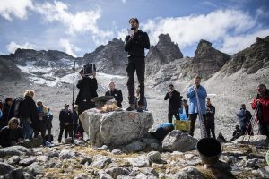 ©GIAN EHRENZELLER/EPA/MAXPPP - epa07861162 St Konrad Parish in Zurich chaplain Eric Petrini (C) speaks during a commemoration for the dying glacier of Pizol mountain, in Wangs, Switzerland, 22 September 2019. Various organizations gathered to shine a light on climate change and melting glaciers. EPA-EFE/GIAN EHRENZELLER ATTENTION: This Image is part of a PHOTO SET (MaxPPP TagID: maxbestof091291.jpg) [Photo via MaxPPP]
